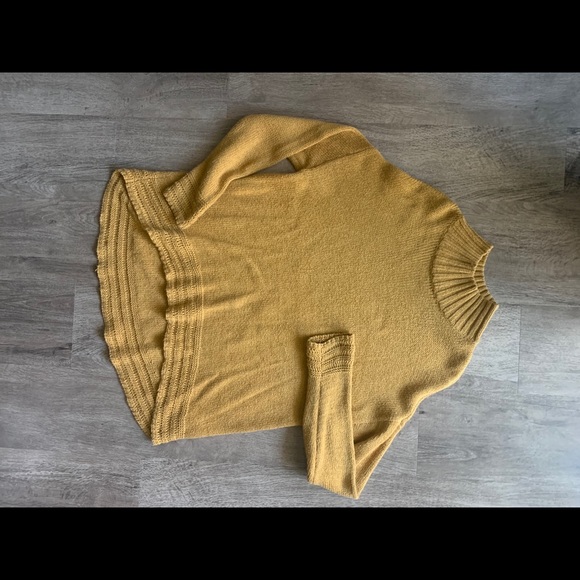 Sweater - Picture 1 of 1